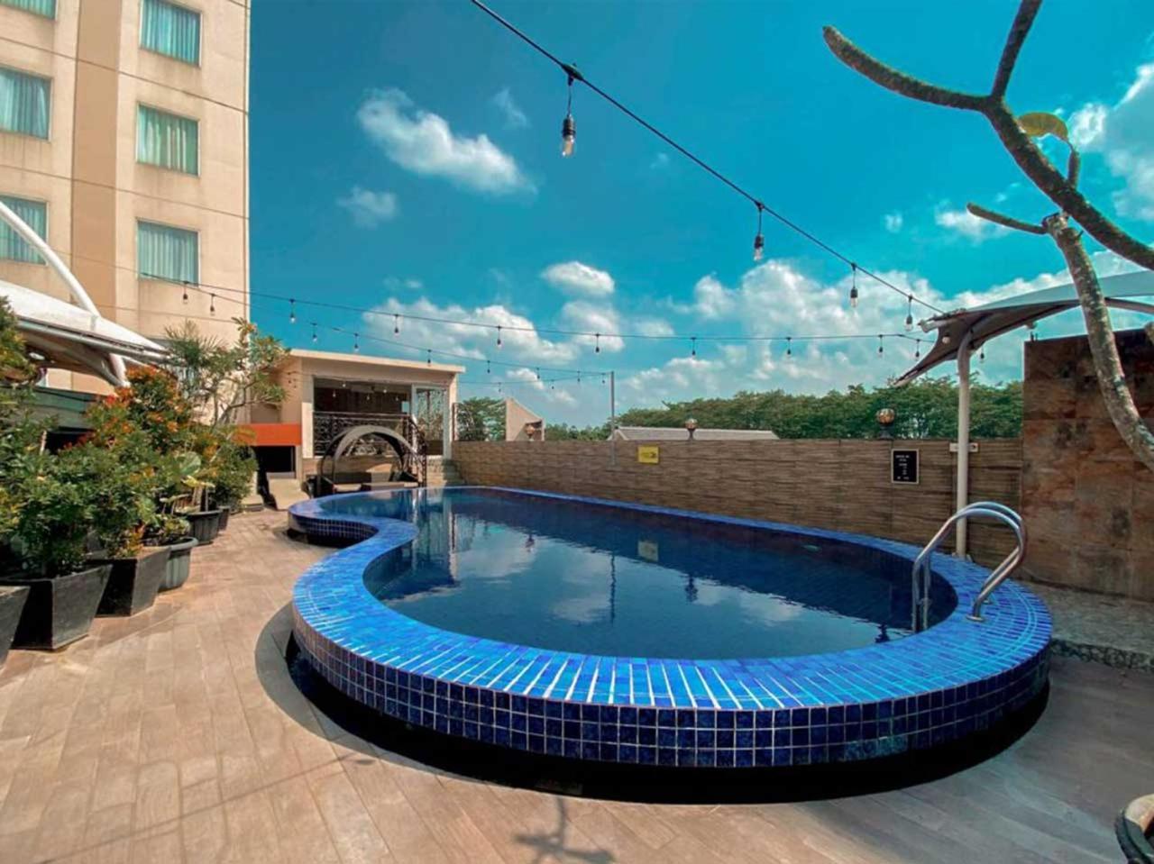 Sapphire Sky Hotel & Conference Serpong Zewnętrze zdjęcie