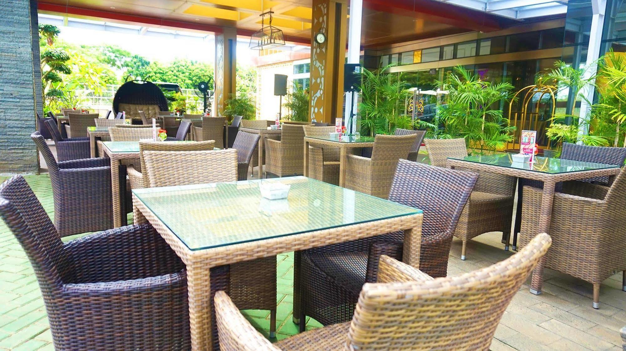 Sapphire Sky Hotel & Conference Serpong Zewnętrze zdjęcie